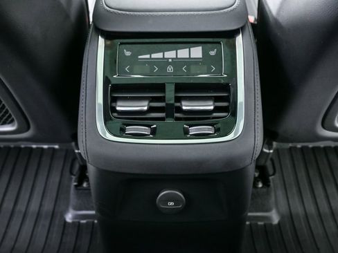 Certified 2025 Volvo XC90 T8 Plus w/ Protection Package Premier image 22