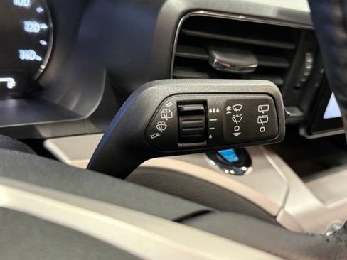 Used 2023 Ford Explorer XLT w/ Equipment Group 202A AWD/4WD image 17