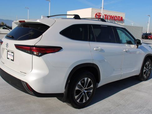 Certified 2022 Toyota Highlander XLE image 3