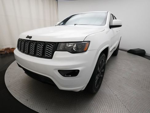 Used 2019 Jeep Grand Cherokee Altitude AWD/4WD image 12