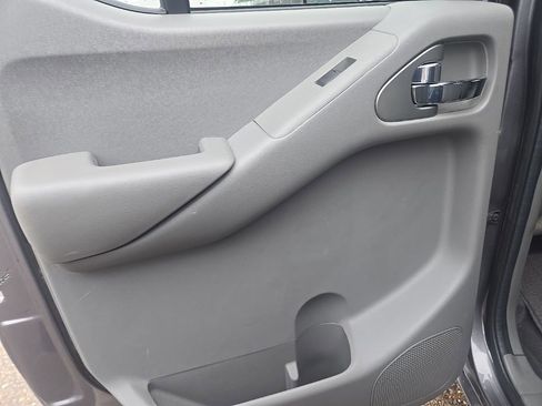 Used 2021 Nissan Frontier SV image 19