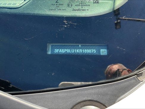 Used 2019 Ford Fusion SE image 32