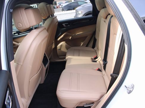 Used 2021 Porsche Cayenne image 26