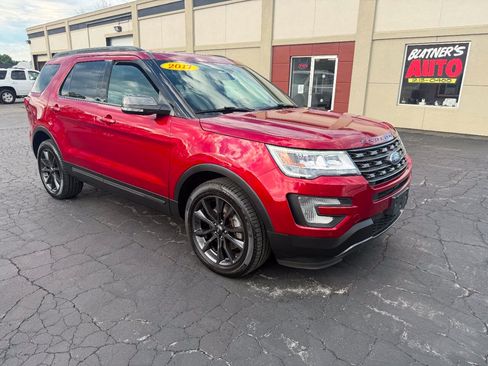 Used 2017 Ford Explorer XLT w/ Equipment Group 202A AWD/4WD image 1