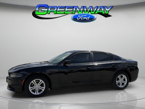 Used 2020 Dodge Charger SXT RWD image 1