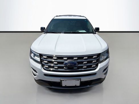 Used 2016 Ford Explorer XLT w/ Equipment Group 202A FWD image 2