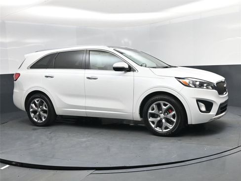 Used 2016 Kia Sorento SX image 2