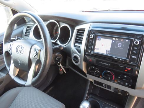 Used 2015 Toyota Tacoma 4x4 Double Cab w/ TRD Sport Package image 17