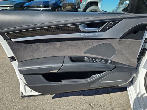 Used 2014 Audi S8 image 11