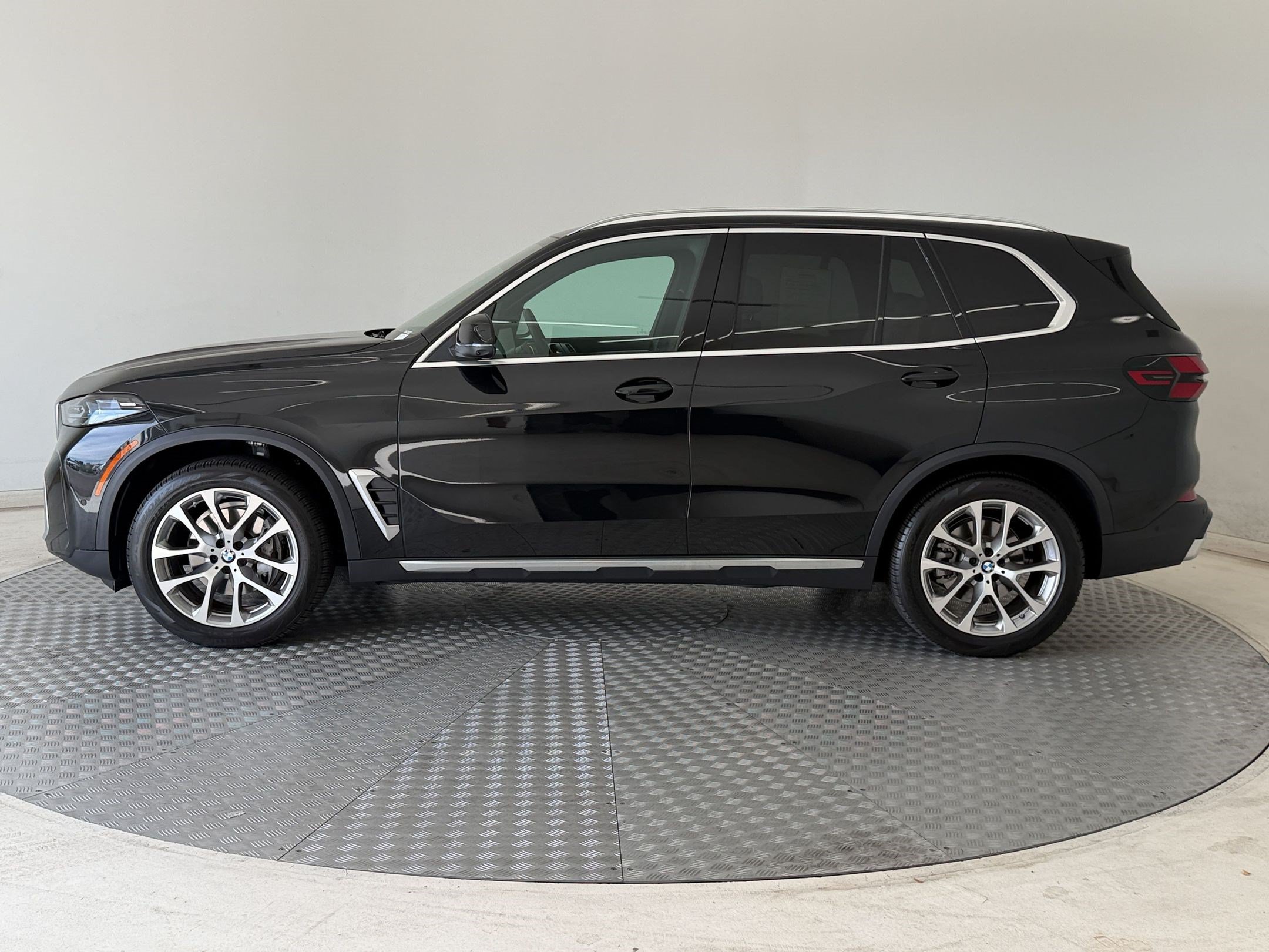 Used 2026 BMW X5 xDrive40i AWD/4WD image 2