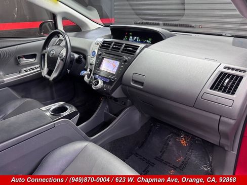 Used 2014 Toyota Prius V Five FWD image 10