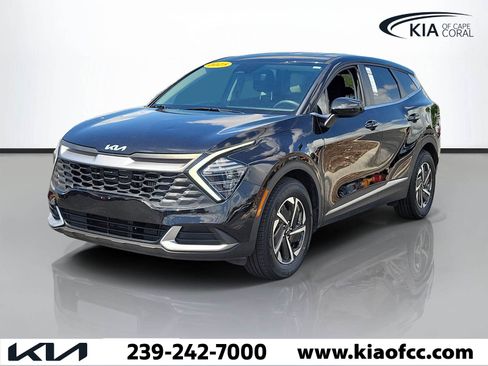 Certified 2025 Kia Sportage LX image 3