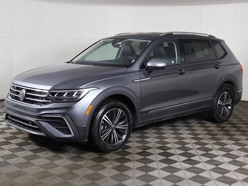 Used 2024 Volkswagen Tiguan SE image 8