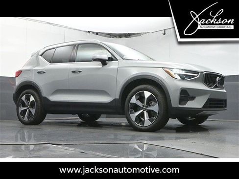 Certified 2025 Volvo XC40 B5 Core w/ Protection Package Premier image 41