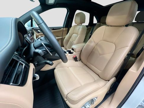 Certified 2026 Porsche Macan AWD/4WD image 5