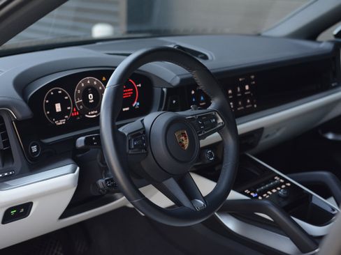 Certified 2024 Porsche Cayenne GTS AWD/4WD image 4