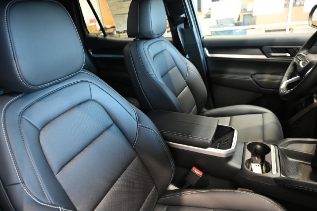 New 2027 GMC Terrain Elevation w/ Elevation Premium Package FWD image 8