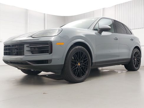 Certified 2026 Porsche Cayenne AWD/4WD image 1