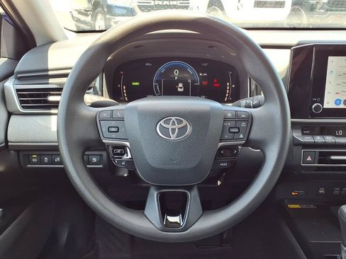 Used 2025 Toyota Camry LE FWD image 27