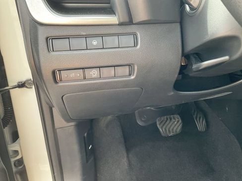 Used 2023 Nissan Rogue SV AWD/4WD image 18