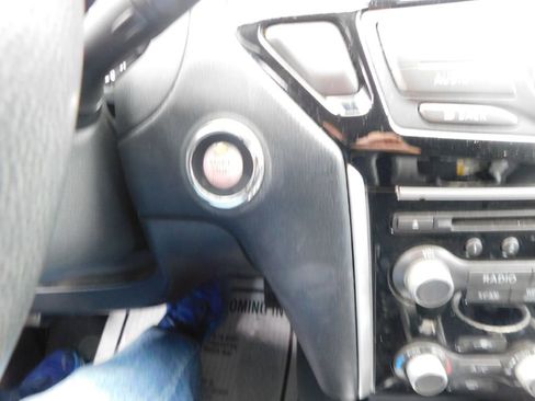 Used 2017 Nissan Pathfinder SV image 26