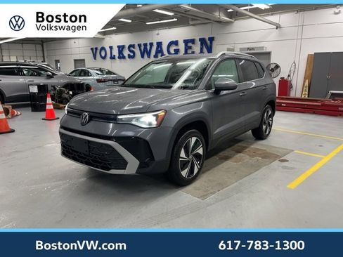 New 2026 Volkswagen Taos SE image 1