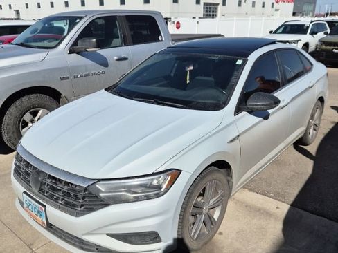 Used 2019 Volkswagen Jetta R-Line image 4