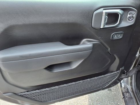 New 2025 Jeep Gladiator Sport image 10