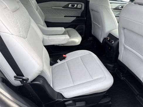 Used 2025 Ford Explorer Platinum w/ LUX Leather Package image 15