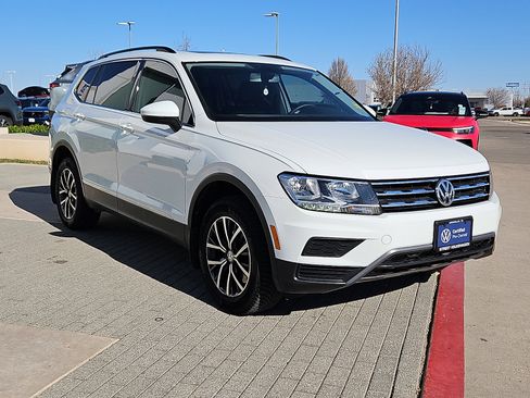 Used 2020 Volkswagen Tiguan SE w/ Panoramic Sunroof Package image 4