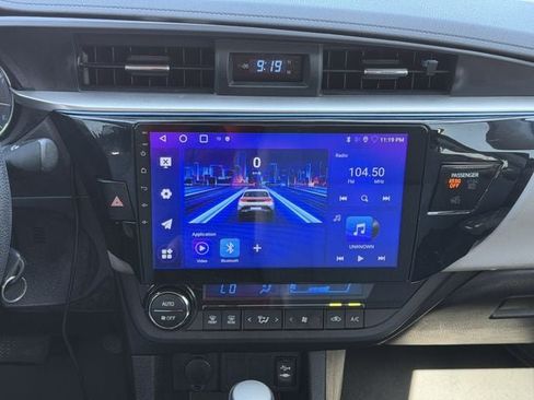 Used 2016 Toyota Corolla LE FWD image 17