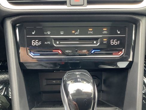 New 2026 Volkswagen Taos SE FWD image 17