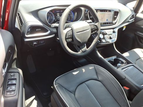 New 2027 Chrysler Pacifica Limited AWD/4WD image 18