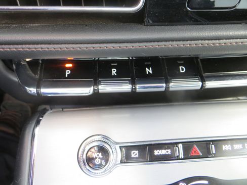 Used 2024 Lincoln Aviator AWD image 12