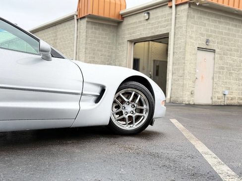 Used 1998 Chevrolet Corvette Coupe image 3