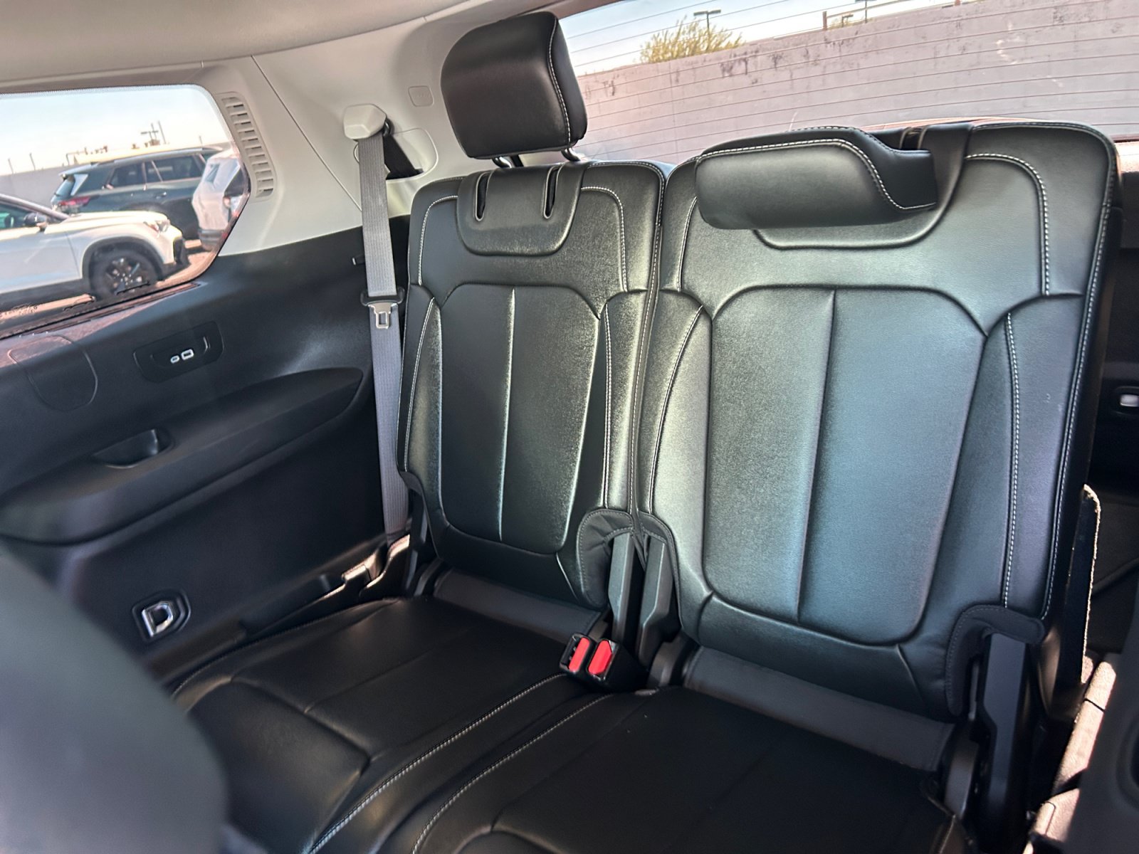 Used 2024 Jeep Grand Cherokee L Limited w/ Black Appearance Package AWD/4WD image 18