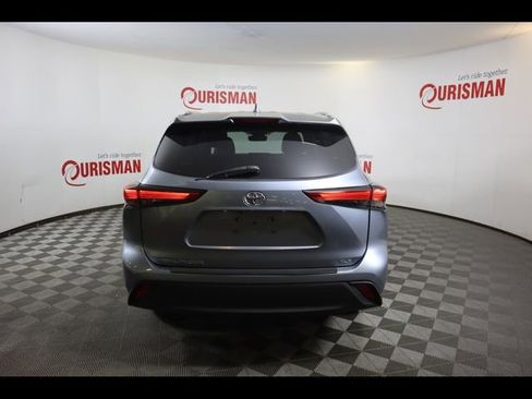 Used 2021 Toyota Highlander XLE image 8