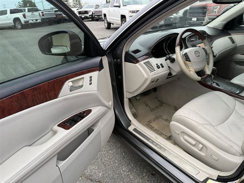 Used 2011 Toyota Avalon Limited image 27