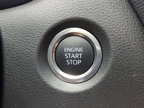 Used 2025 Toyota Corolla SE image 31