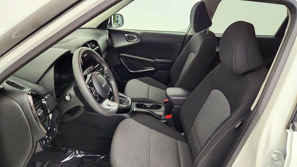 Used 2022 Kia Soul S FWD image 18