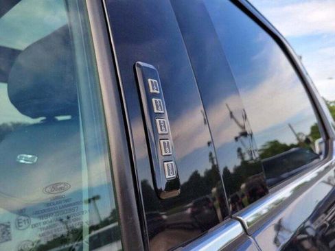 Used 2021 Ford F150 Limited image 9