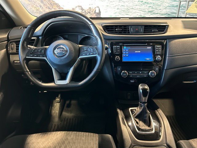 Used 2017 Nissan Rogue SV w/ SV Premium Package AWD/4WD image 3
