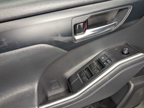 Used 2021 Toyota Highlander XLE AWD/4WD image 40