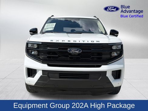 Used 2025 Ford Expedition Max Active AWD/4WD image 3