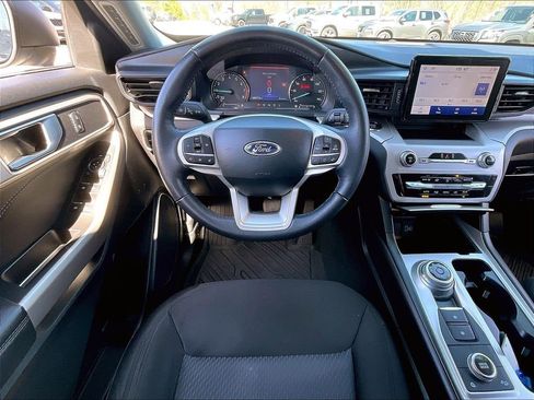 Used 2023 Ford Explorer XLT AWD/4WD image 17