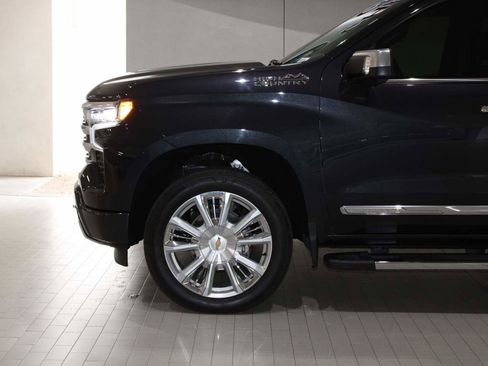 Used 2023 Chevrolet Silverado 1500 High Country w/ High Country Premium Package AWD/4WD image 4