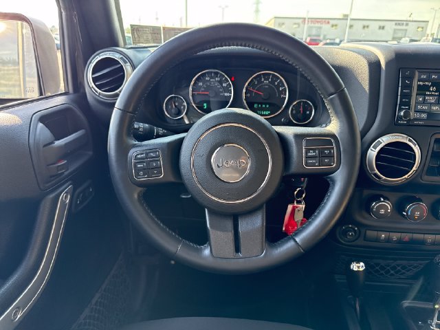 Used 2016 Jeep Wrangler Unlimited Sahara w/ Connectivity Group AWD/4WD image 19