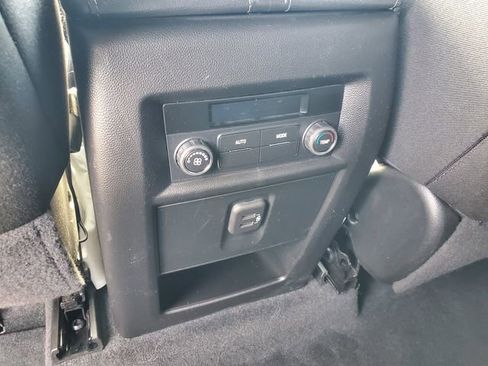 Used 2023 Chevrolet Traverse LT FWD image 14