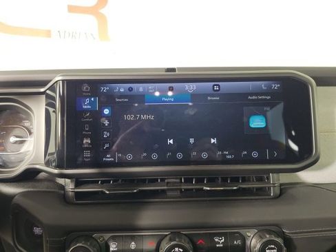 Used 2025 Jeep Wrangler Unlimited Sahara image 20