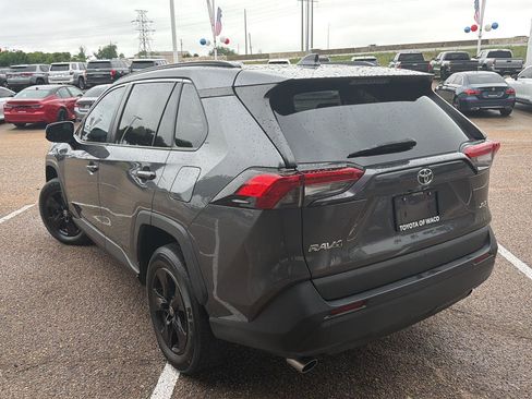 Used 2021 Toyota RAV4 XLE w/ Convenience Package FWD image 5
